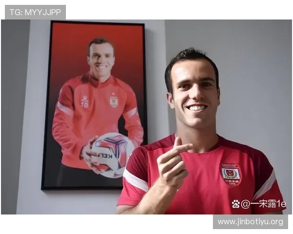 塞尔吉尼奥备战国安首秀一个月前标准照花絮细节曝光引发球迷热议 塞尔吉尼奥备战国安首秀一个月前标准照花絮细节曝光引发球迷热议