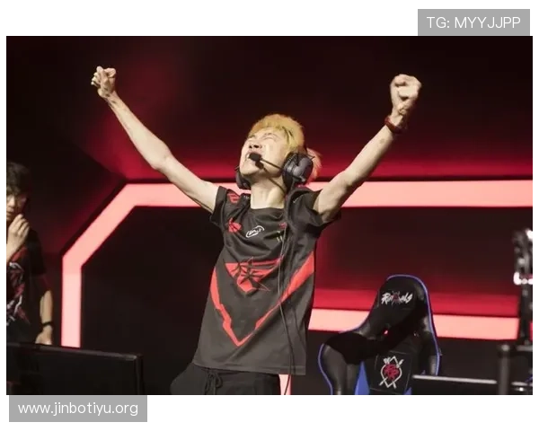 英雄联盟职业赛中对手祝贺引热议 体育精神感动全网观众