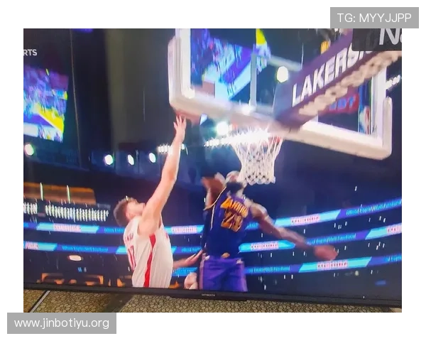 詹姆斯分享与大帽申京的对决经验 深入解读对手习惯与战术调整